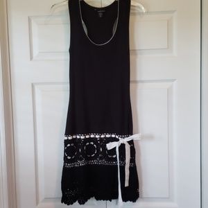 Moda Intern. blk tank dress w/croched design hem